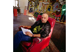 Jörg Immendorf in seinem Atelier 1997 © Michael Dannenmann